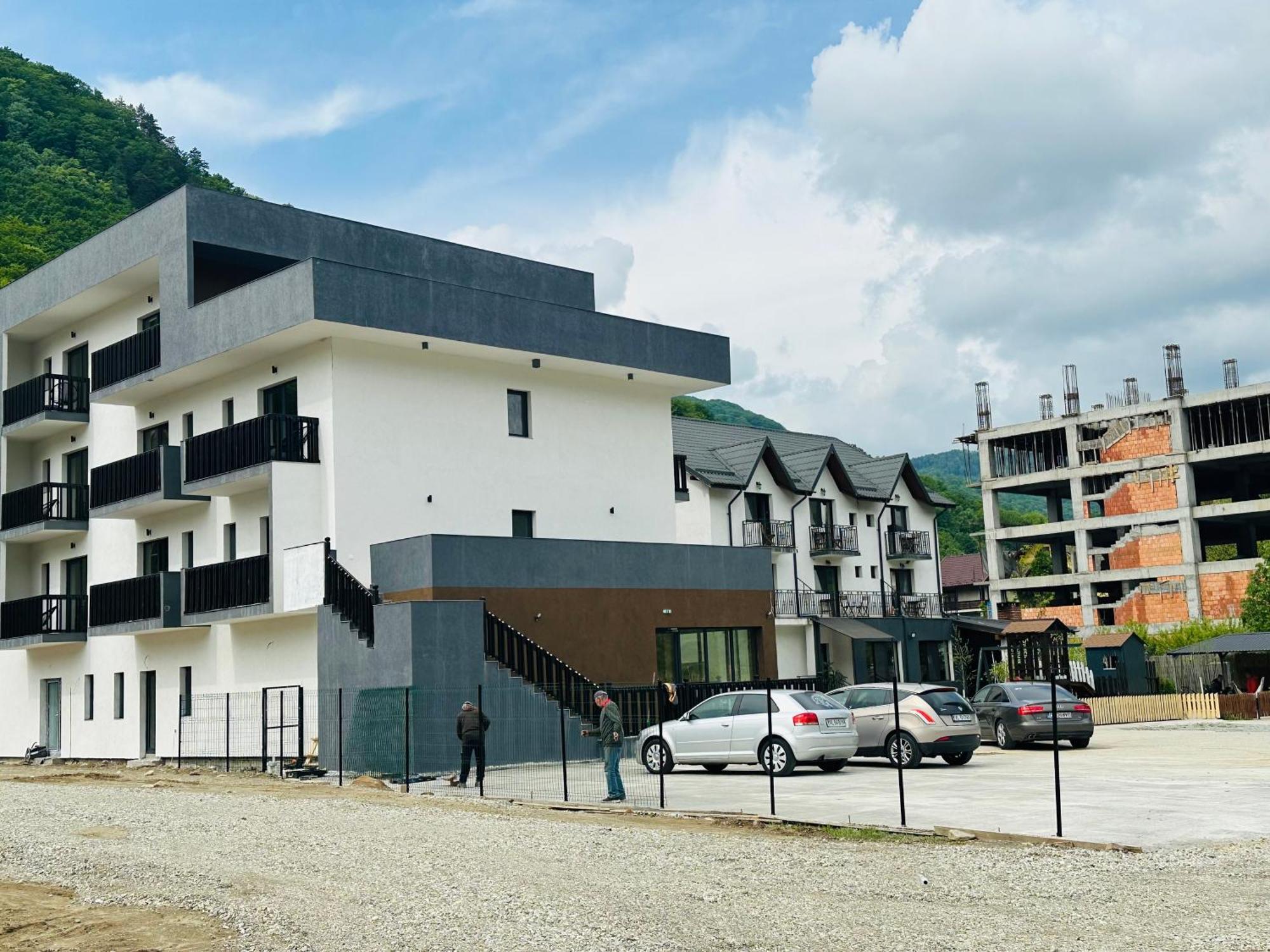 Grand Caciulata Hotel Kültér fotó