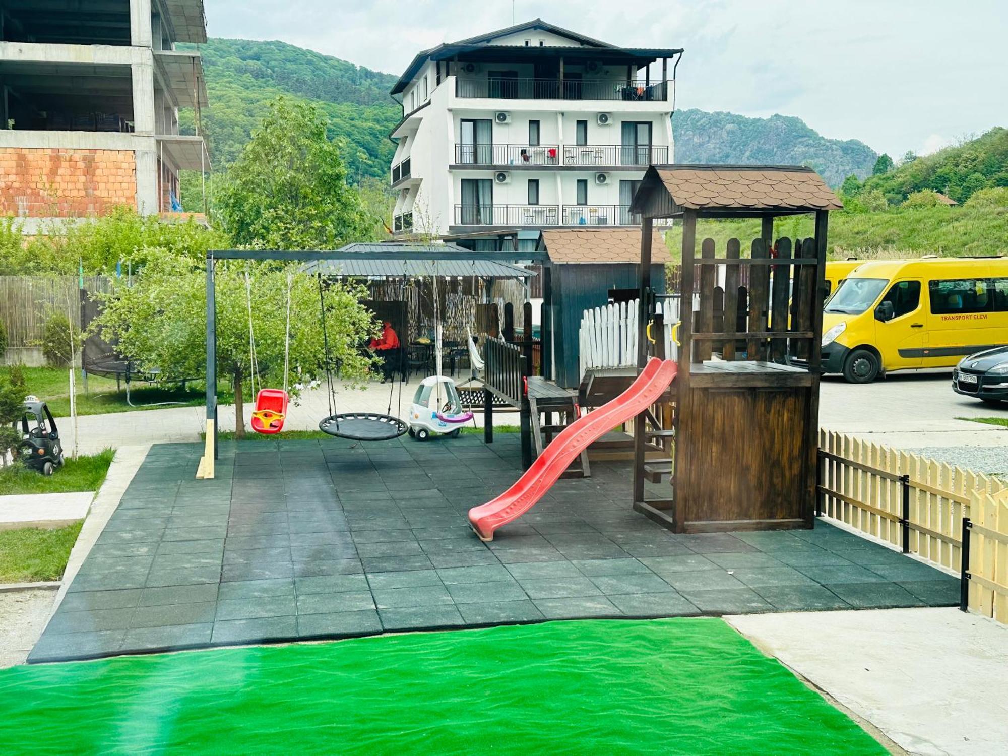Grand Caciulata Hotel Kültér fotó