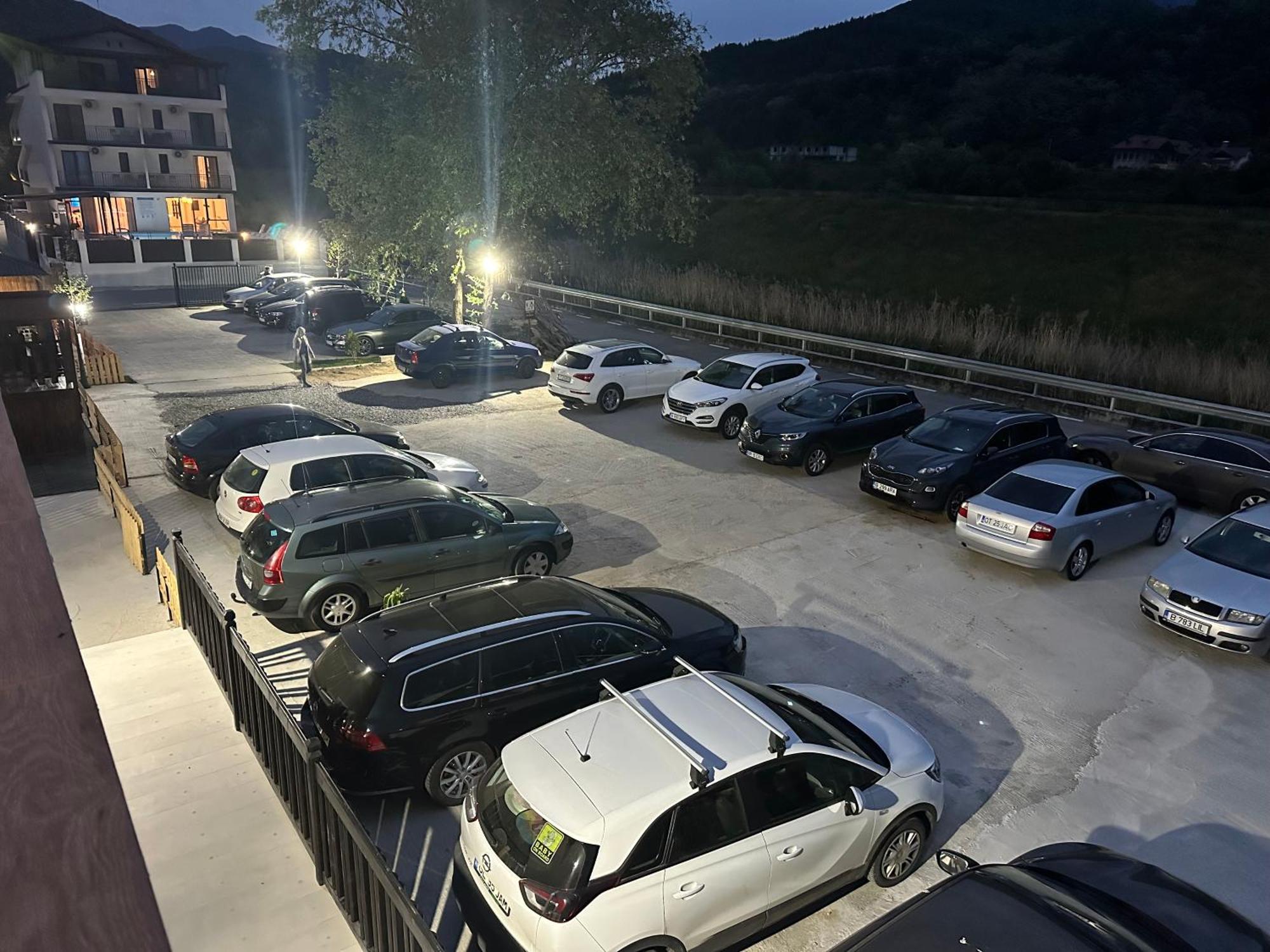 Grand Caciulata Hotel Kültér fotó