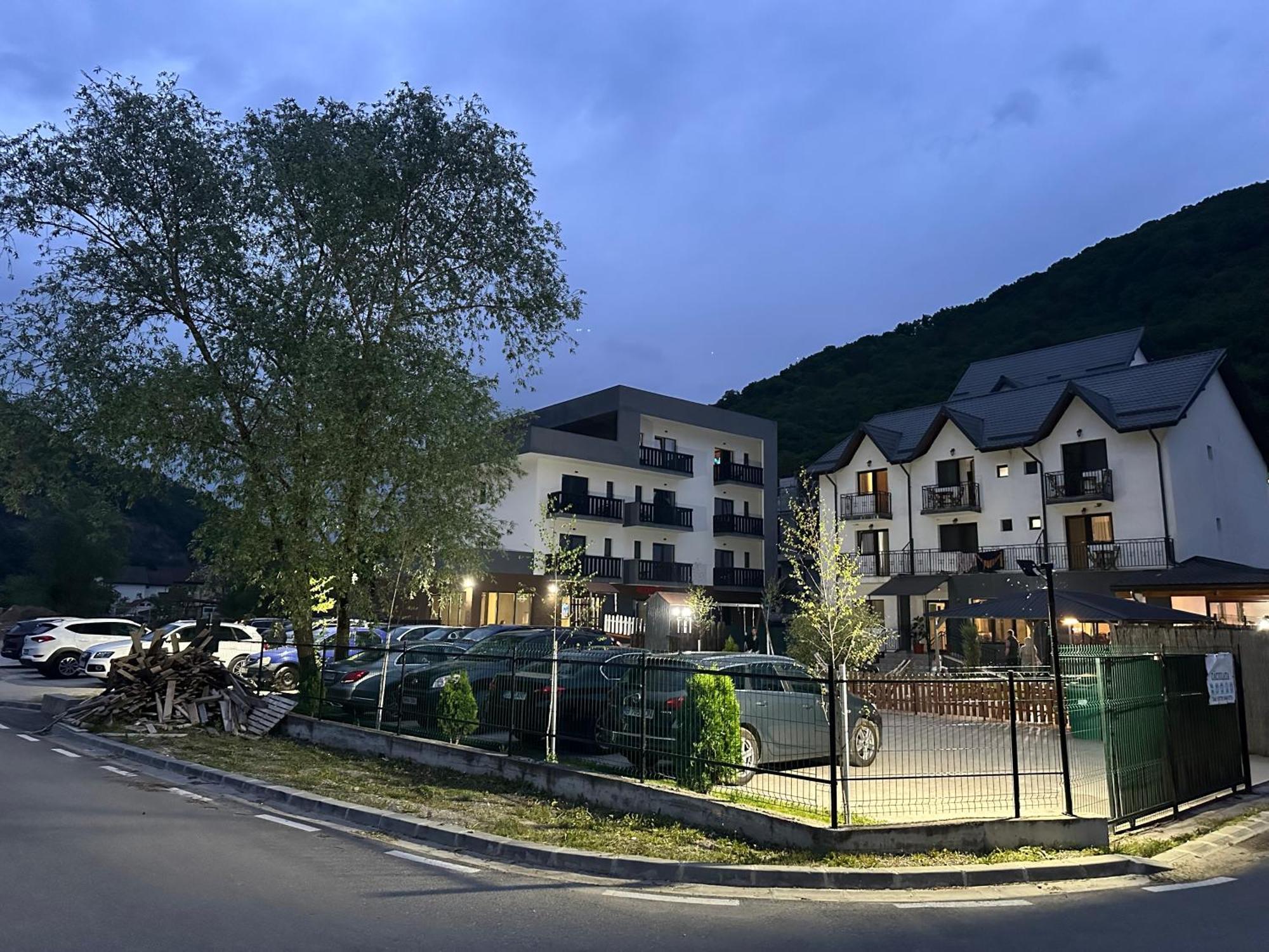 Grand Caciulata Hotel Kültér fotó