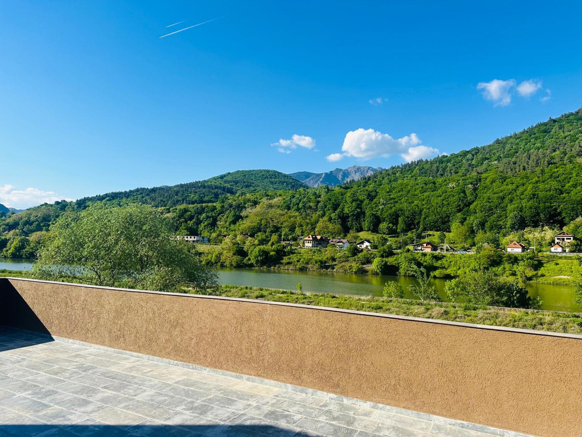 Grand Caciulata Hotel Kültér fotó